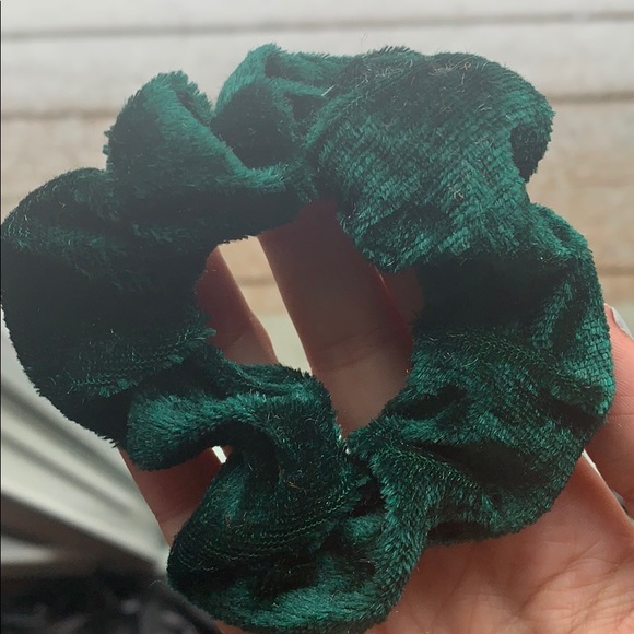 VELVET hair scrunchies - Picture 3 of 3